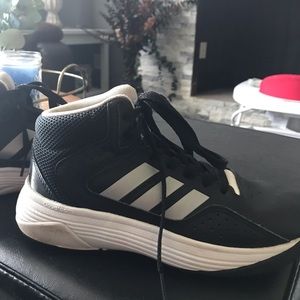 Basketball shoes